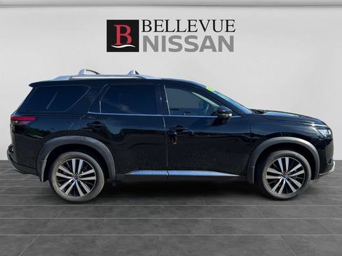 Used 2023 Nissan Pathfinder Platinum w/ Black Appearance Package AWD/4WD image 6