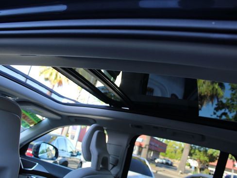 Used 2017 Volvo XC90 T6 Momentum w/ Vision Package image 29