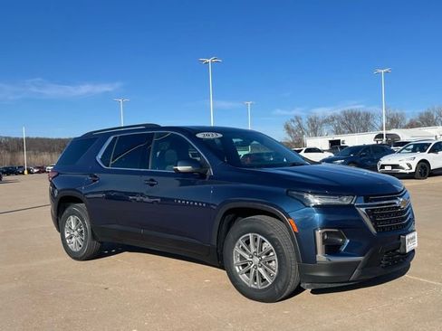 Used 2023 Chevrolet Traverse LT image 1