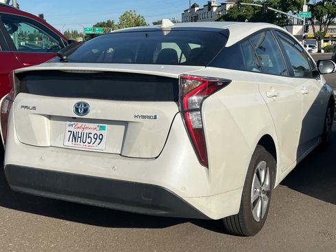 Certified 2016 Toyota Prius Four w/ Advanced Technology Package FWD image 4