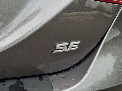 Used 2018 Toyota Camry SE w/ Convenience Package FWD image 30