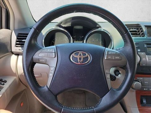 Used 2010 Toyota Highlander Limited FWD image 16