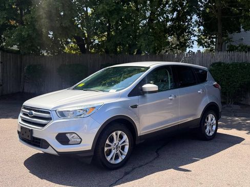 Used 2017 Ford Escape SE w/ SE Cold Weather Package AWD/4WD image 2