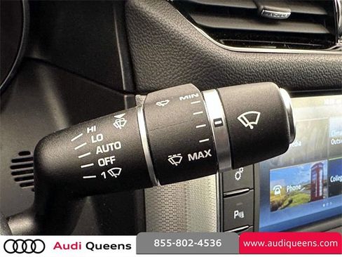 Used 2017 Jaguar XF Premium image 33