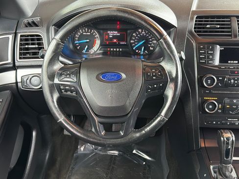 Used 2017 Ford Explorer XLT FWD image 16