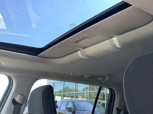 Certified 2023 Jeep Grand Cherokee L Laredo w/ Luxury Tech Group I AWD/4WD image 15