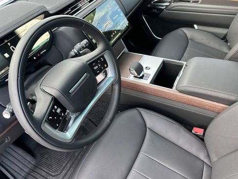 New 2025 Land Rover Range Rover SE image 5