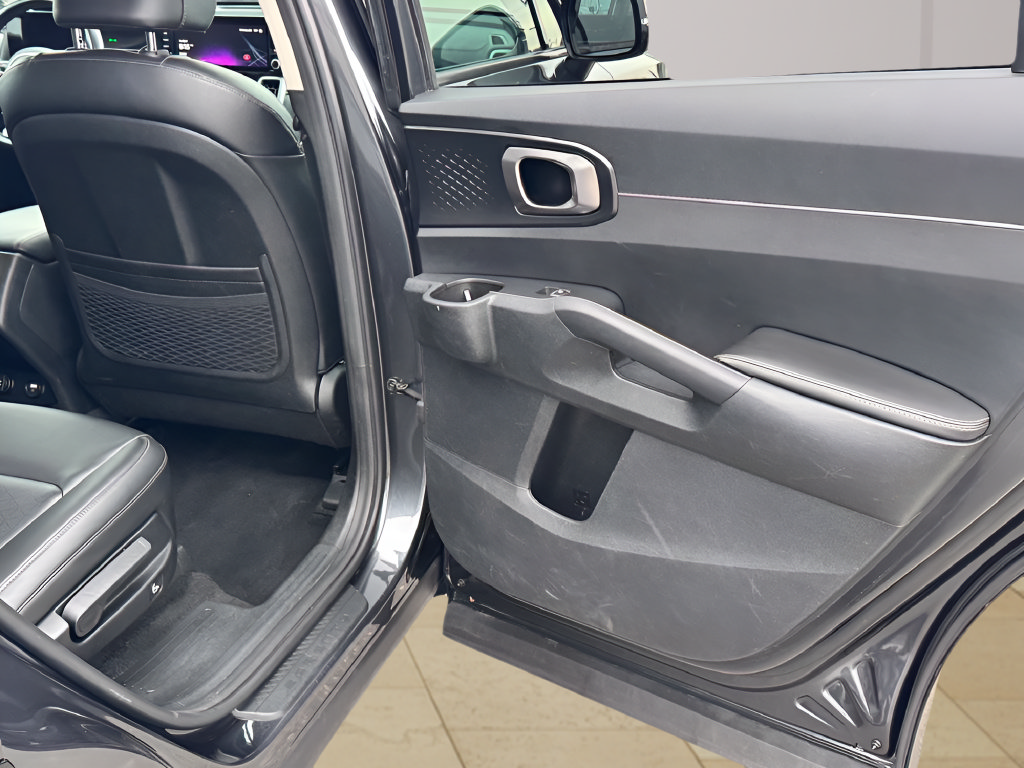 Used 2023 Kia Sorento S w/ Panoramic Sunroof Package FWD image 29