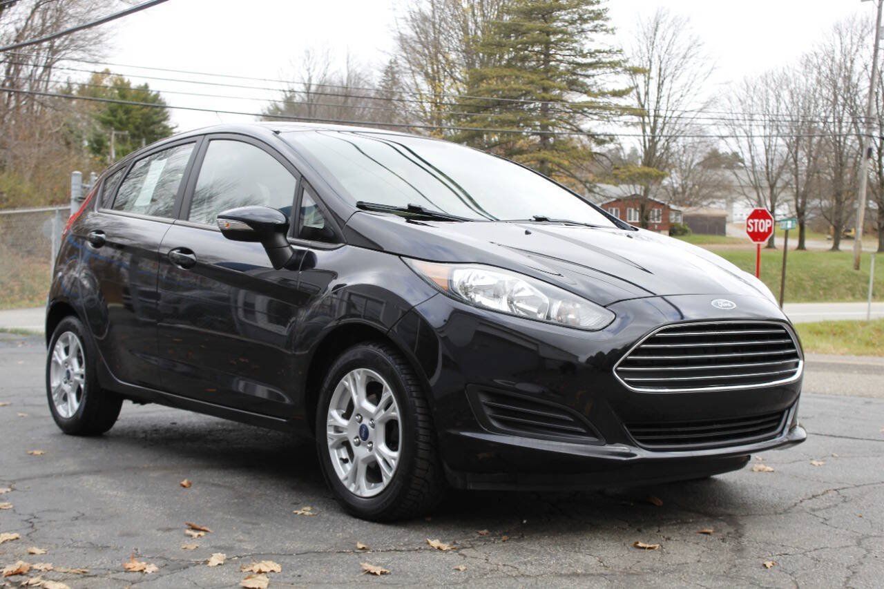 Used 2015 Ford Fiesta SE FWD image 1