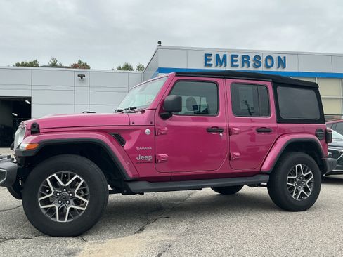 Used 2024 Jeep Wrangler Unlimited Sahara AWD/4WD image 4