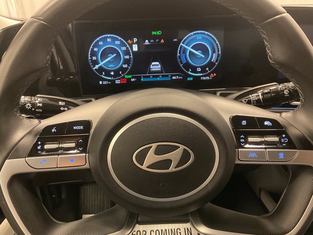 Used 2025 Hyundai Elantra Limited FWD image 20
