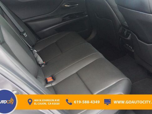Used 2024 Lexus ES 300h w/ Premium Package FWD image 13