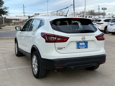 Used 2021 Nissan Rogue Sport S image 3