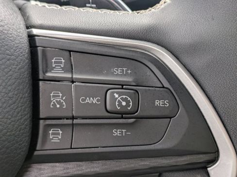 Used 2023 Jeep Grand Cherokee L Laredo image 22