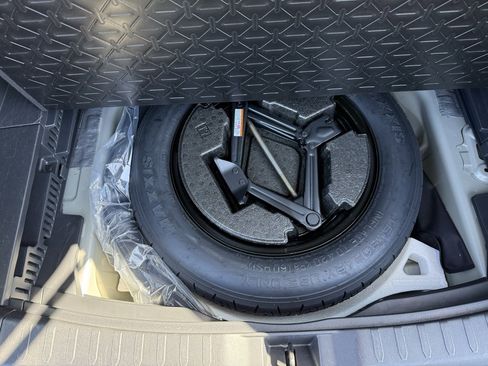 Used 2024 Toyota RAV4 XLE image 31