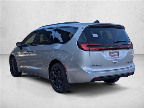 New 2026 Chrysler Pacifica Limited w/ S Appearance Package AWD/4WD image 8