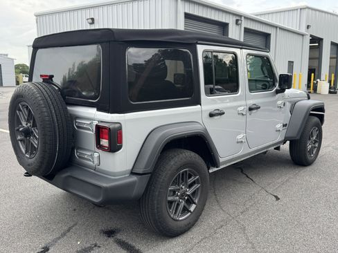 Used 2024 Jeep Wrangler Unlimited Sport AWD/4WD image 5