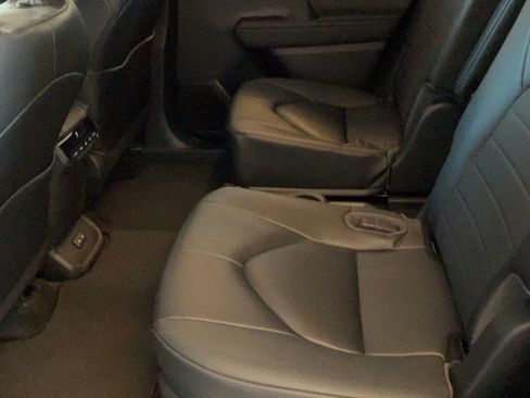 Used 2023 Toyota Highlander XLE FWD image 47
