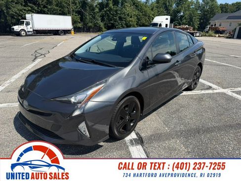 Used 2016 Toyota Prius Four FWD image 1