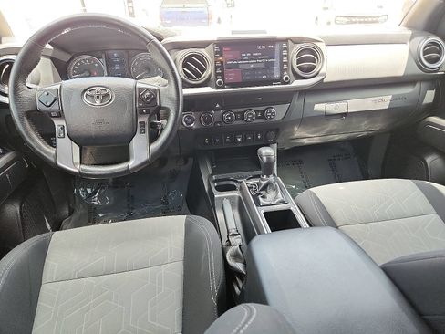 Used 2020 Toyota Tacoma TRD Off-Road w/ Technology Package AWD/4WD image 9