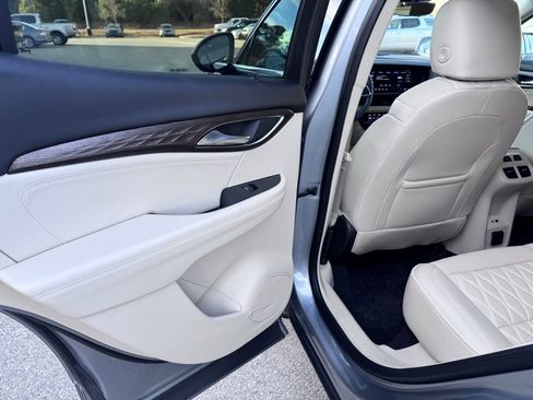 Used 2023 Buick Envision Avenir image 32