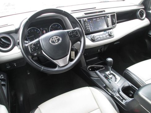 Used 2016 Toyota RAV4 XLE image 31