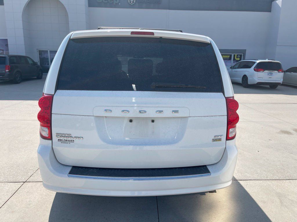 Used 2017 Dodge Grand Caravan SXT FWD image 4