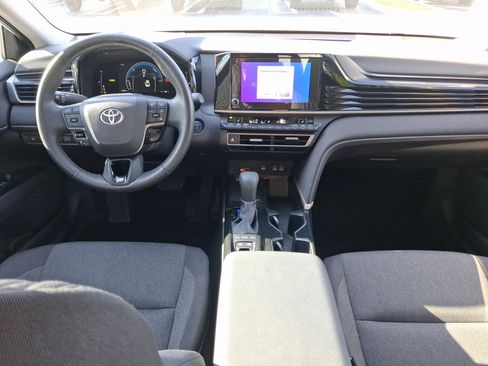 Used 2025 Toyota Camry LE w/ Convenience Package FWD image 12