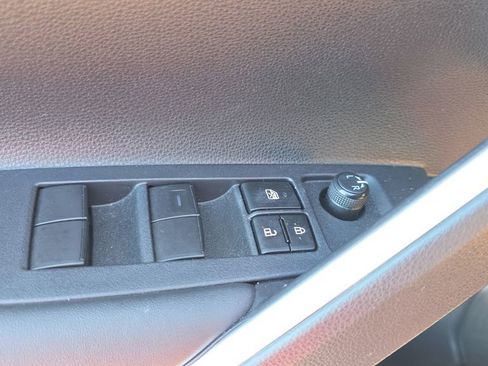 Used 2023 Toyota Corolla Cross XLE w/ Convenience Package FWD image 20