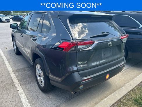Used 2021 Toyota RAV4 XLE w/ Convenience Package FWD image 4