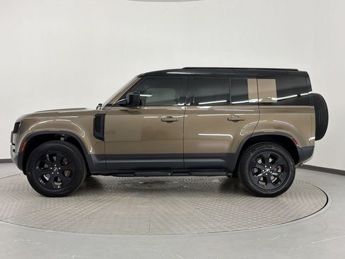 Used 2020 Land Rover Defender 110 SE AWD/4WD image 2