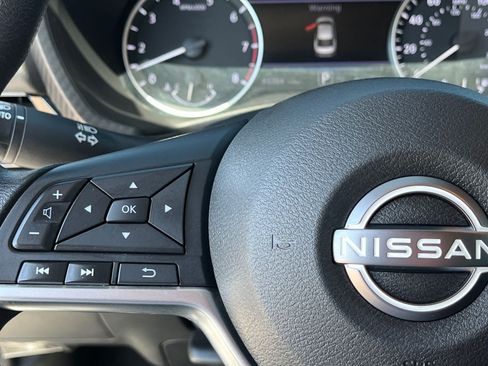 Used 2024 Nissan Sentra SV FWD image 19