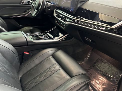 Certified 2025 BMW X7 M60i AWD/4WD image 32