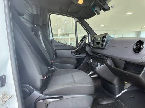 Used 2021 Mercedes-Benz Sprinter 2500 image 17