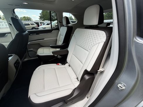 Used 2024 GMC Acadia Denali w/ Super Cruise Package AWD/4WD image 17
