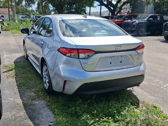 Used 2025 Toyota Corolla LE FWD image 3