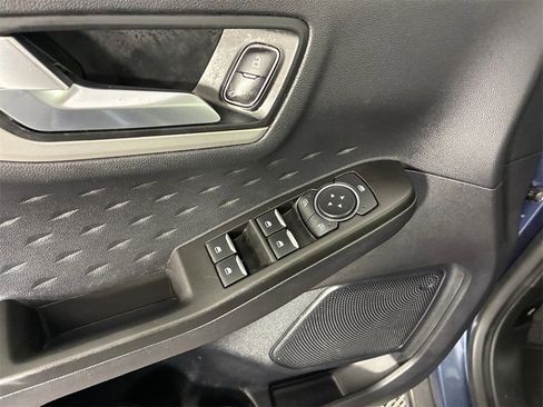 Used 2020 Ford Escape SE image 19