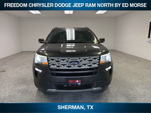 Used 2019 Ford Explorer XLT w/ Equipment Group 202A FWD image 2