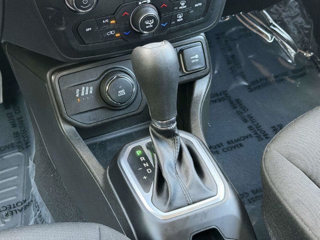 Used 2021 Jeep Renegade Latitude w/ Convenience Group AWD/4WD image 22