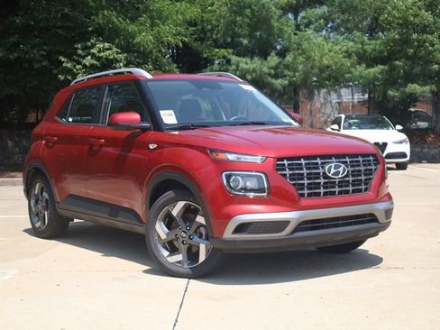 Used 2025 Hyundai Venue SEL FWD image 2