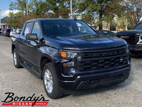Used 2022 Chevrolet Silverado 1500 Custom image 1