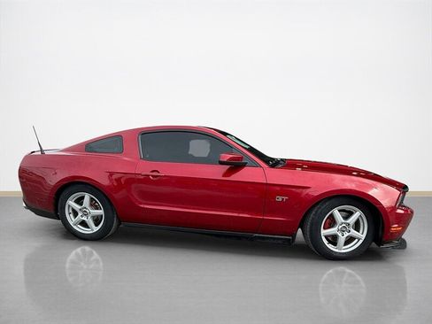 Used 2010 Ford Mustang GT image 2