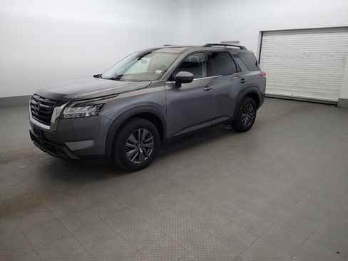 Used 2022 Nissan Pathfinder SV AWD/4WD image 2
