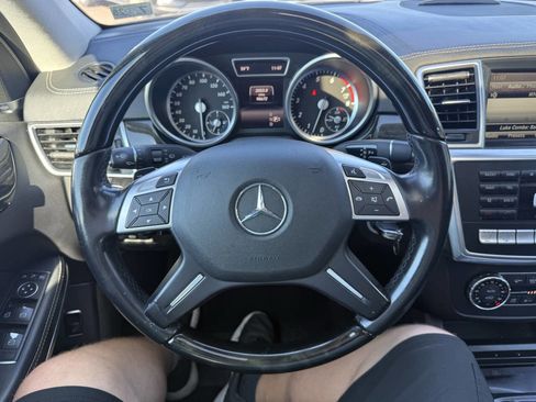 Used 2016 Mercedes-Benz GL 550 4MATIC image 22