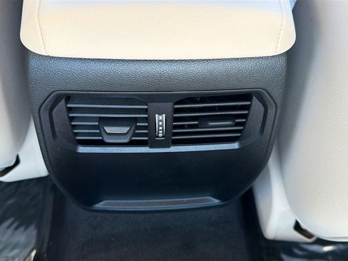 Used 2025 BMW 230i Coupe w/ Convenience Package image 19