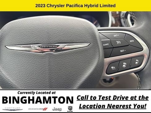 Used 2023 Chrysler Pacifica Limited FWD image 14