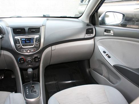 Used 2016 Hyundai Accent SE image 17