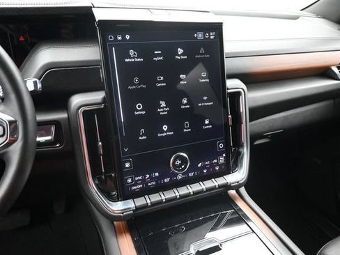 Used 2025 GMC Yukon Denali AWD/4WD image 8