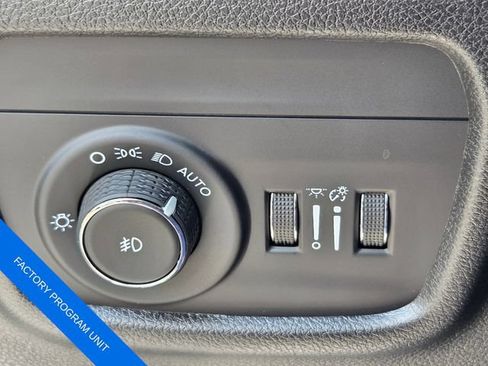 Used 2025 Jeep Grand Cherokee Limited RWD image 29
