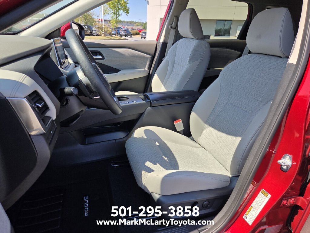 Used 2023 Nissan Rogue SV FWD image 9